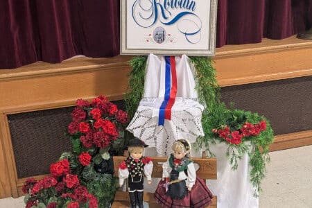 korotan display with small dolls and flowers